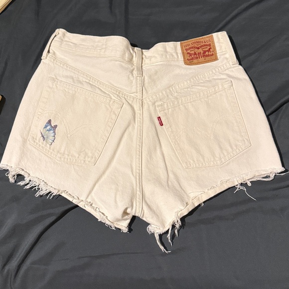 Levi's 501 shorts with Butterfly Design - Picture 3 of 3